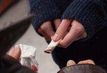 Blitz Caivano, pusher organizzati in turni: piazza di spaccio fruttava anche 2-3.000 euro al giorno