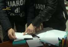 Intestazione fittizia di bar e ristoranti a Salerno, 10 indagati