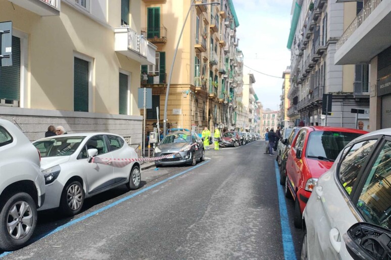 Piccolo sprofondamento in via Kerbaker a Napoli, strada chiusa per mezz’ora