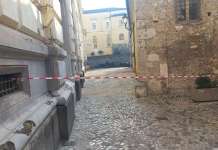 Caduta pezzi cornicione dal palazzo della Prefettura: l’ordinanza di Mastella