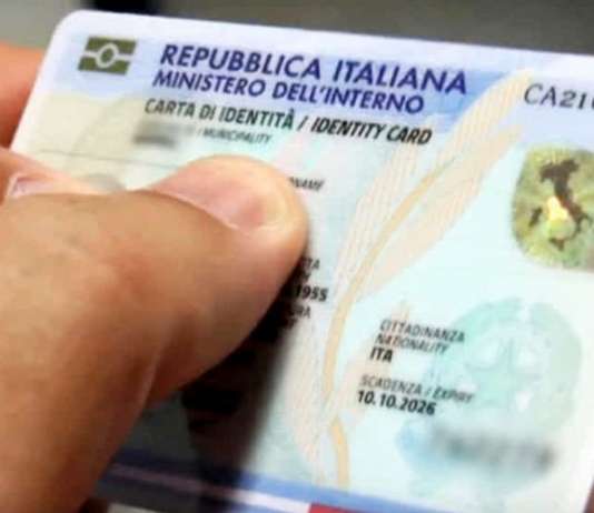 Carte d’identità elettroniche senza microchip: l’appello dei carabinieri di Napoli ai cittadini