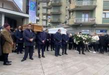 VIDEO/FOTO Addio Ale e Costantino, ora è tempo del silenzio