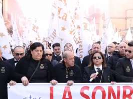 Chiusura del ristorante ‘La Sonrisa’, la protesta dei dipendenti: “Non può finire così”