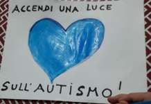‘Suo nipote disturba’, bimbo autistico via da teatro