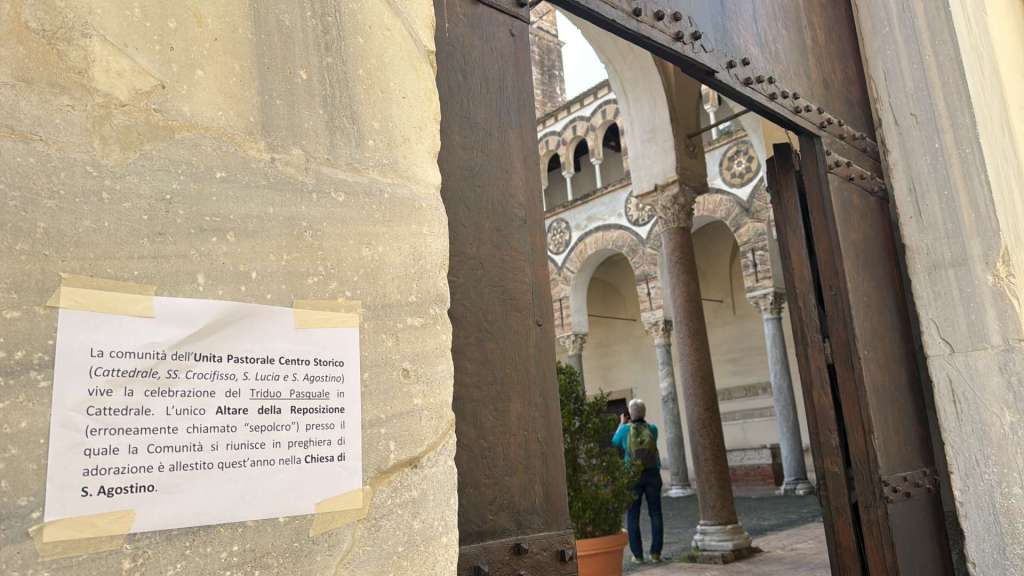 FOTO/ Sepolcri, Duomo chiuso: ecco perché