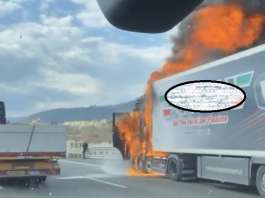 FOTO/ Fratte, camion in fiamme e viabilità in tilt