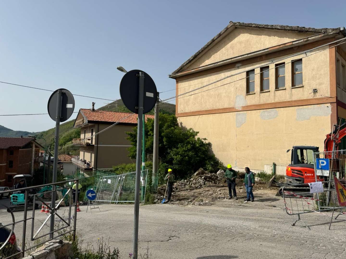 FOTO/ Mercogliano, iniziati i lavori alla scuola di via Amatuccci