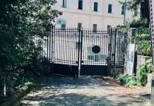 Villa Floridiana: in via Falcone cancello aperto senza guardiania
