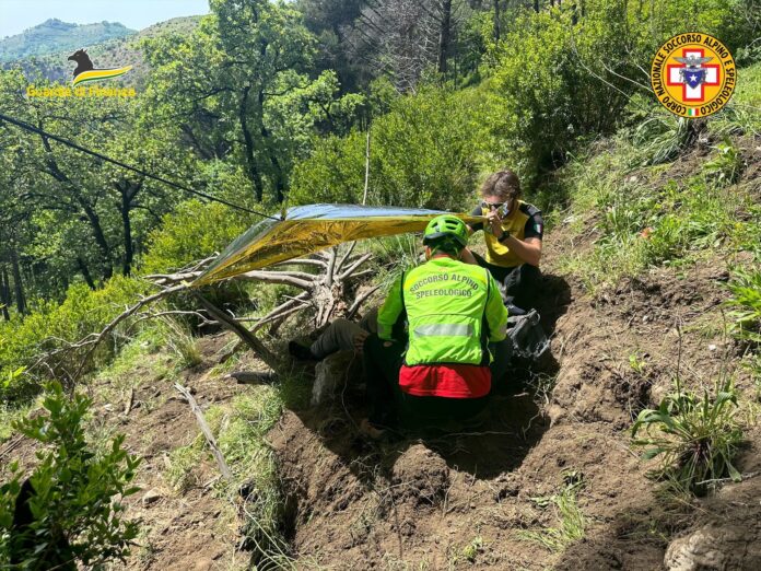 In cerca di asparagi si perde nei boschi: salvato per miracolo