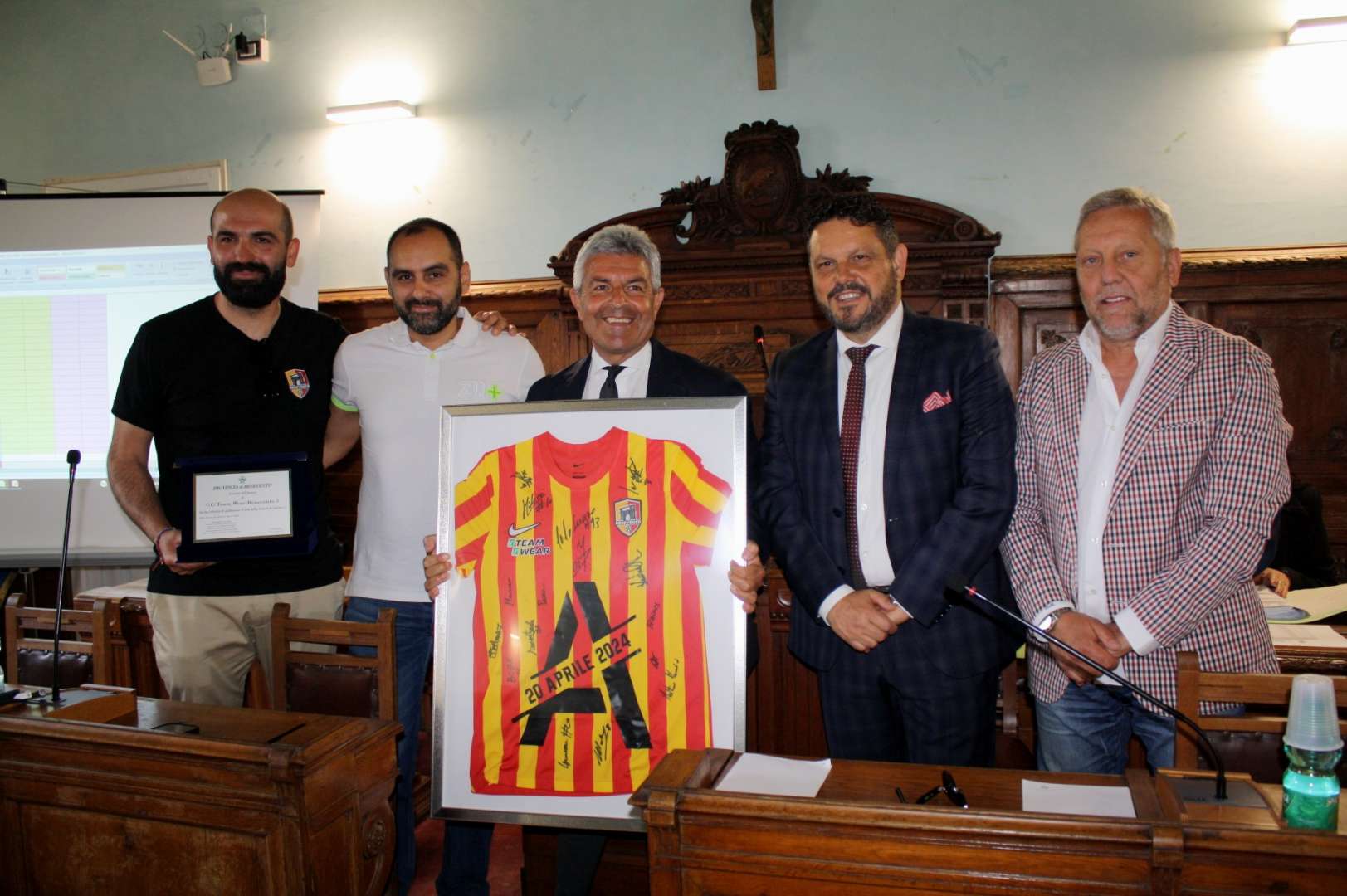 Benevento5 promosso in A, la Provincia consegna una targa