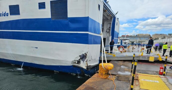 Porto di Napoli, scontro tra nave Caremar e banchina al Molo Beverello: 30 feriti