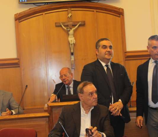 Benevento, l’opposizione incalza: “Fallimento su trasparenza e prevenzione della corruzione, De Pierro si dimetta”