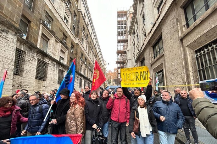 Marcianise, presidio lavoratori Softlab a Napoli: “Risposte o a Lecce dal titolare”