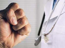 Ancora violenza in ospedale, specializzanda aggredita al Ruggi di Salerno