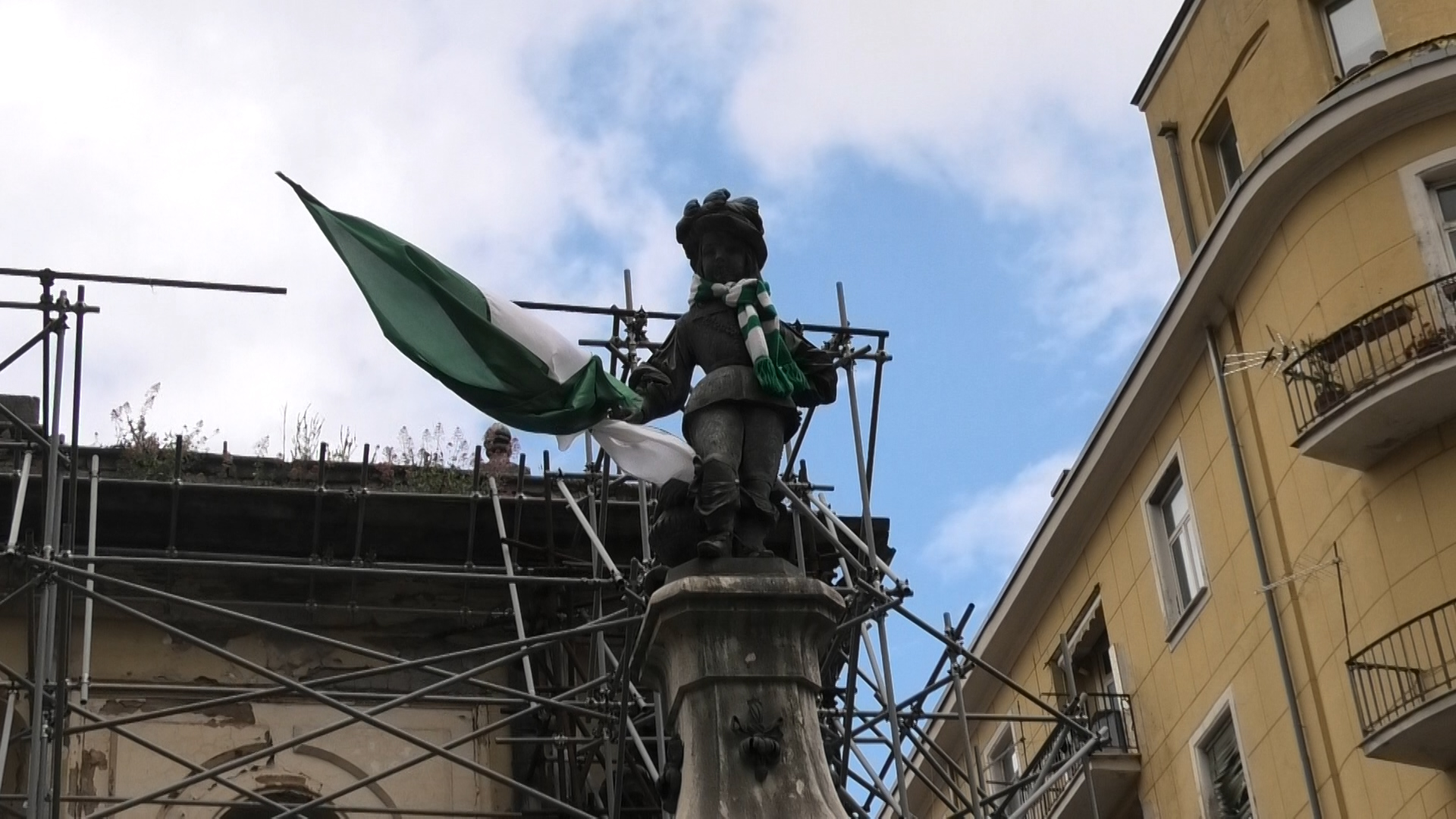 FOTO/ Sale la febbre biancoverde, città e provincia si colorano