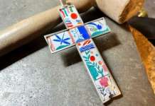 Mimmo Paladino “regala” a Papa Francesco la sua Croce della gioia