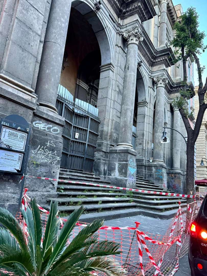 FOTO/ Chiesa in frantumi nel sito Unesco, la denuncia del Comitato civico Portosalvo