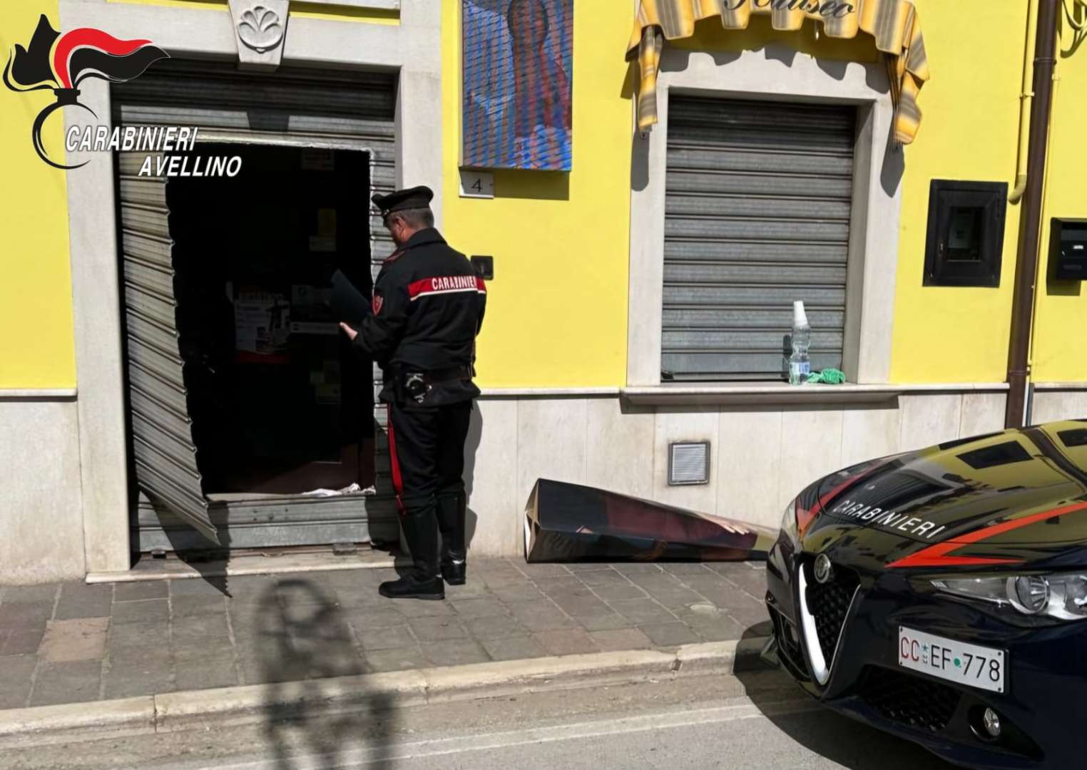 Tentata rapina in una gioielleria, i malviventi si danno alla fuga