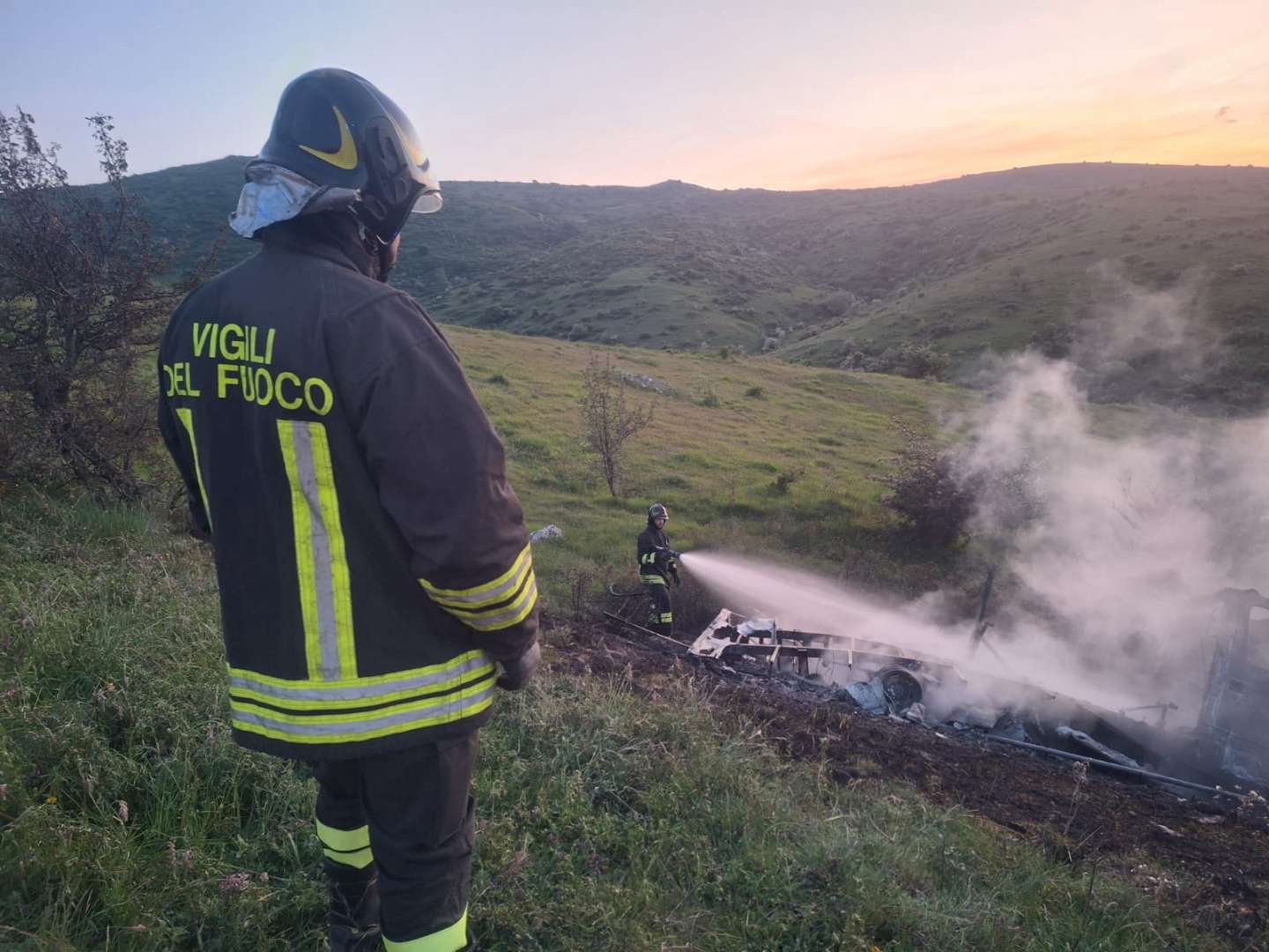 Cerreto Sannita, camper va a fuoco per un cortocircuito. Nessun ferito