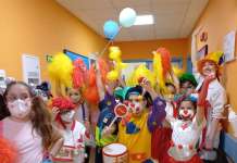 FOTO/ Sorridere in ospedale si può: abbraccio tra bambini