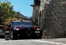 Minacce e violenze alla moglie e i due figli: preso 40enne