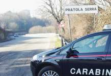 Aggredisce i familiari e si scaglia contro i Carabinieri: arrestato