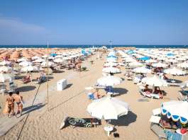 Malore in spiaggia sotto il sole, muore una anziana ad Agropoli Spiaggia