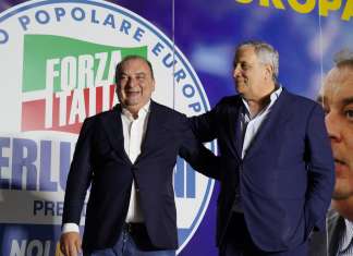 Forza Italia, la fronda finisce senza candidato: Martusciello verso il congresso-plebiscito