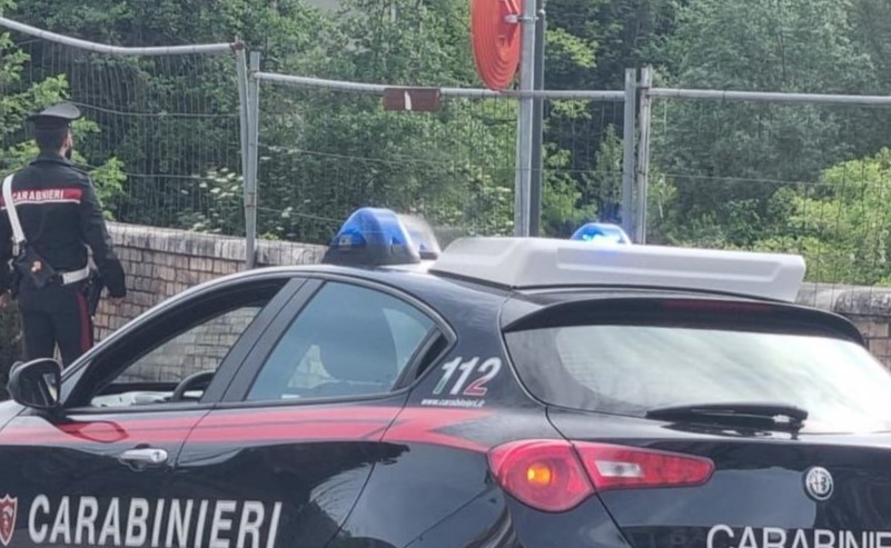Minaccia di lanciarsi dal ponte: 40enne salvato in extremis dai Carabinieri
