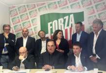 Forza Italia, sorrisi e selfie. Martusciello: “Mancano 500 giorni all’alba. Se FdI guarda a Mastella, vuol dire che è strabico””