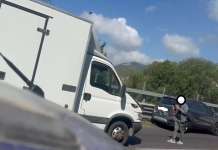 Tamponamento sulla tangenziale, rallentamento allo svincolo di via Irno