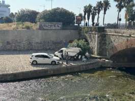 FOTO/ Fiume Irno, rimosso un accampamento abusivo