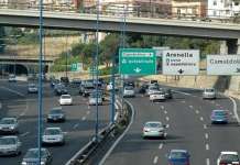 Rimosso autobus andato in fiamme sulla tangenziale di Napoli