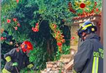 Stava demolendo una tettoia le cade in testa: 45enne in ospedale