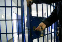 Droga in carcere per il figlio: “mamma pusher” condannata a 3 anni