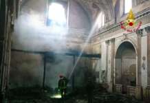 VIDEO/ “Con il cuore distrutto dalle fiamme, la Messa continua”