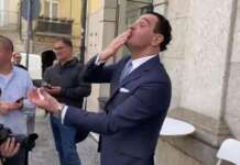 “Bentornato Gianluca”, l’abbraccio fiero della città al suo ‘Sindaco‘