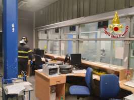 FOTO/ Montecorvino Rovella, colpo all’Atm dell’ufficio postale