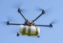 Napoli, drone si incastra su tetto della caserma dell’Esercito: trasportava cellulari