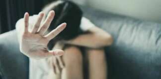 La denuncia di una 18enne: “Sequestrata e drogata da 8 uomini, poi abusata”