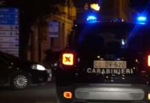 Truffano donna e le svuotano conto, in tre ai domiciliari