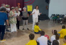 VIDEO/ Salerno, i nonni in festa con i bimbi dello Smaldone