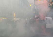 VIDEO/ G7 della Difesa: scontri tra manifestanti e polizia a Napoli