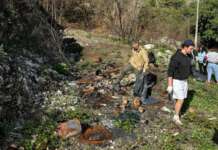 FOTO/ Rifiuti ed elettrodomestici abbandonati a Durazzano: ragazzi al lavoro per ridare splendore alla valle