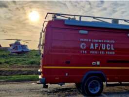 Scafati, incendio distrugge ex cotonificio