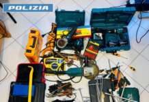 FOTO/ Scoperto un garage adibito allo smontaggio di auto rubate