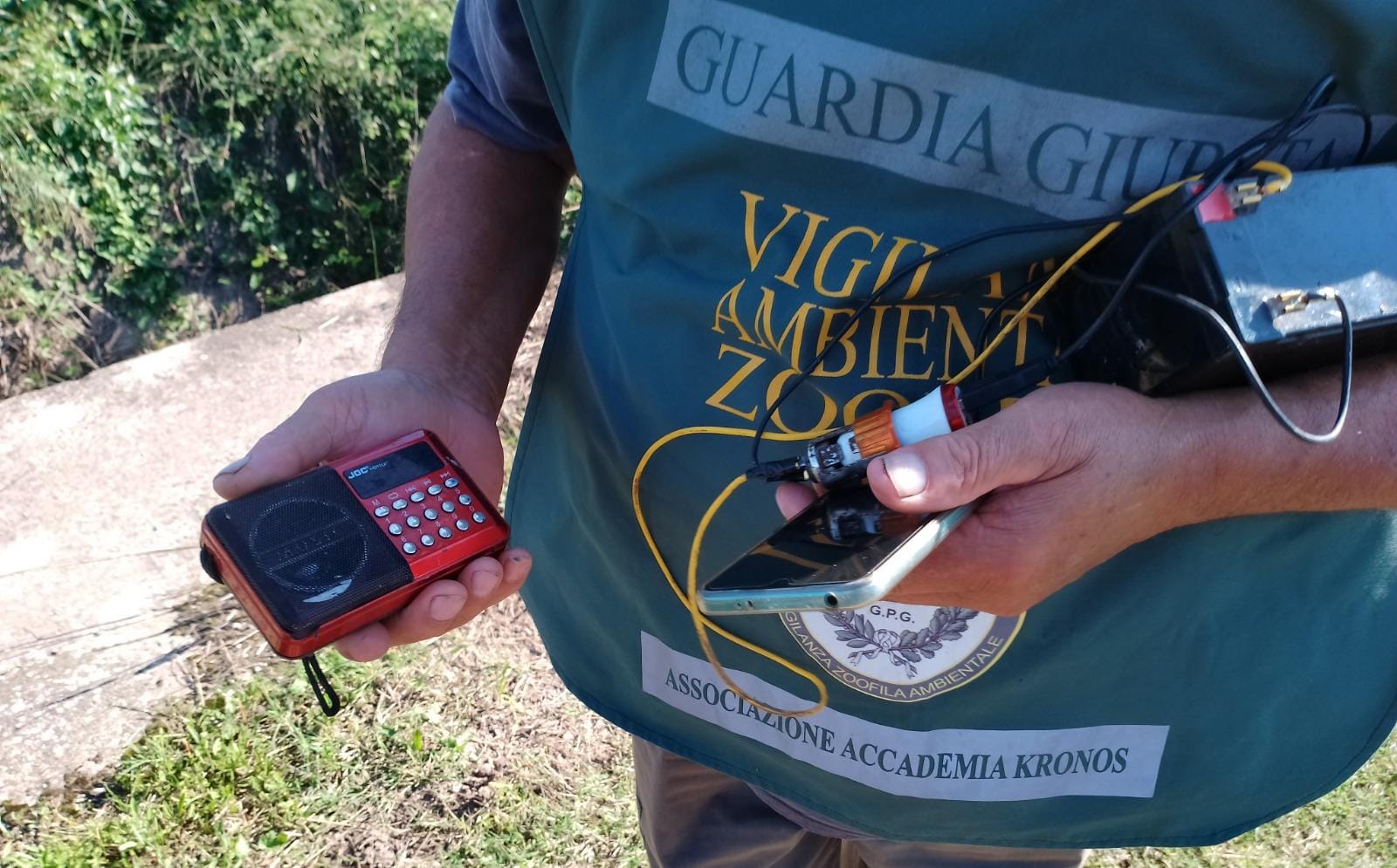 Richiami acustici vietati, denunciato un cacciatore Richiami acustici vietati, denunciato un cacciatore