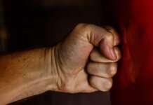 Calci e pugni alle ex, un 34enne e un 40enne arrestati