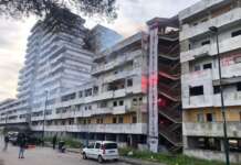 FOTO/ Il Comitato Vele saluta la Vela Gialla, occupata l’università: “Riscatto e dignità per il popolo di Scampia”