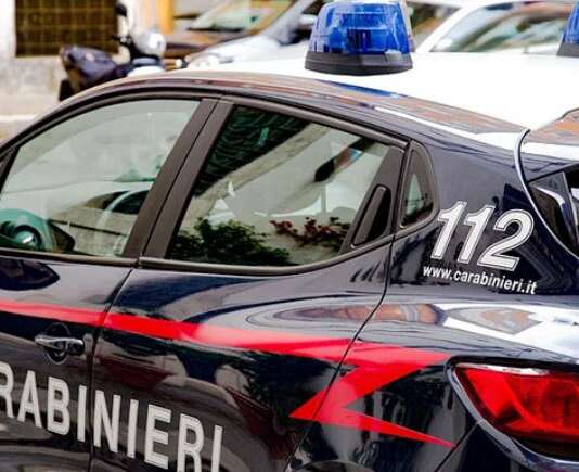Tenta di rubare auto in strada, fermato da passanti e da Carabinieri